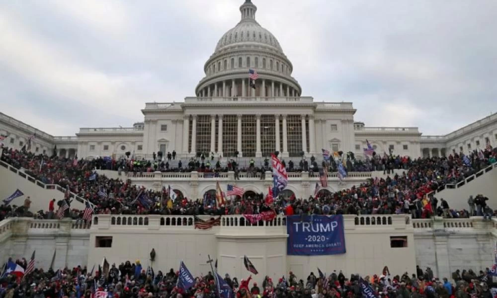 Κατηγορίες σε μέλη της οργάνωσης «Proud Boys» για την εισβολή στο Καπιτώλιο